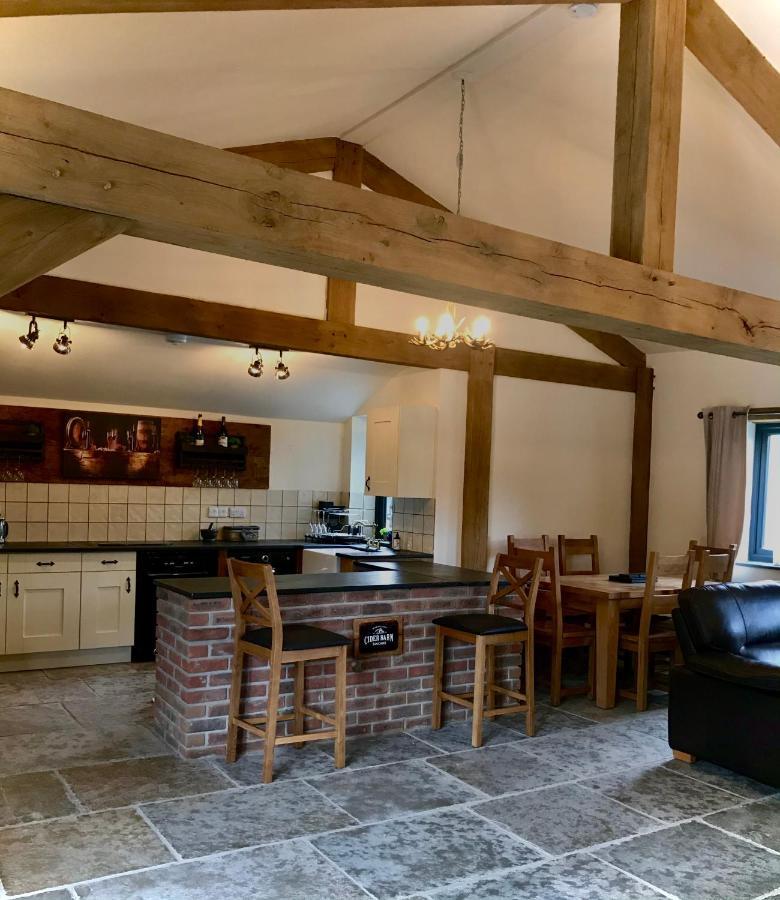 Trelaske Mill Cider Barn-With Hot Tub, Fire Pit Bbq Lewannick Екстер'єр фото
