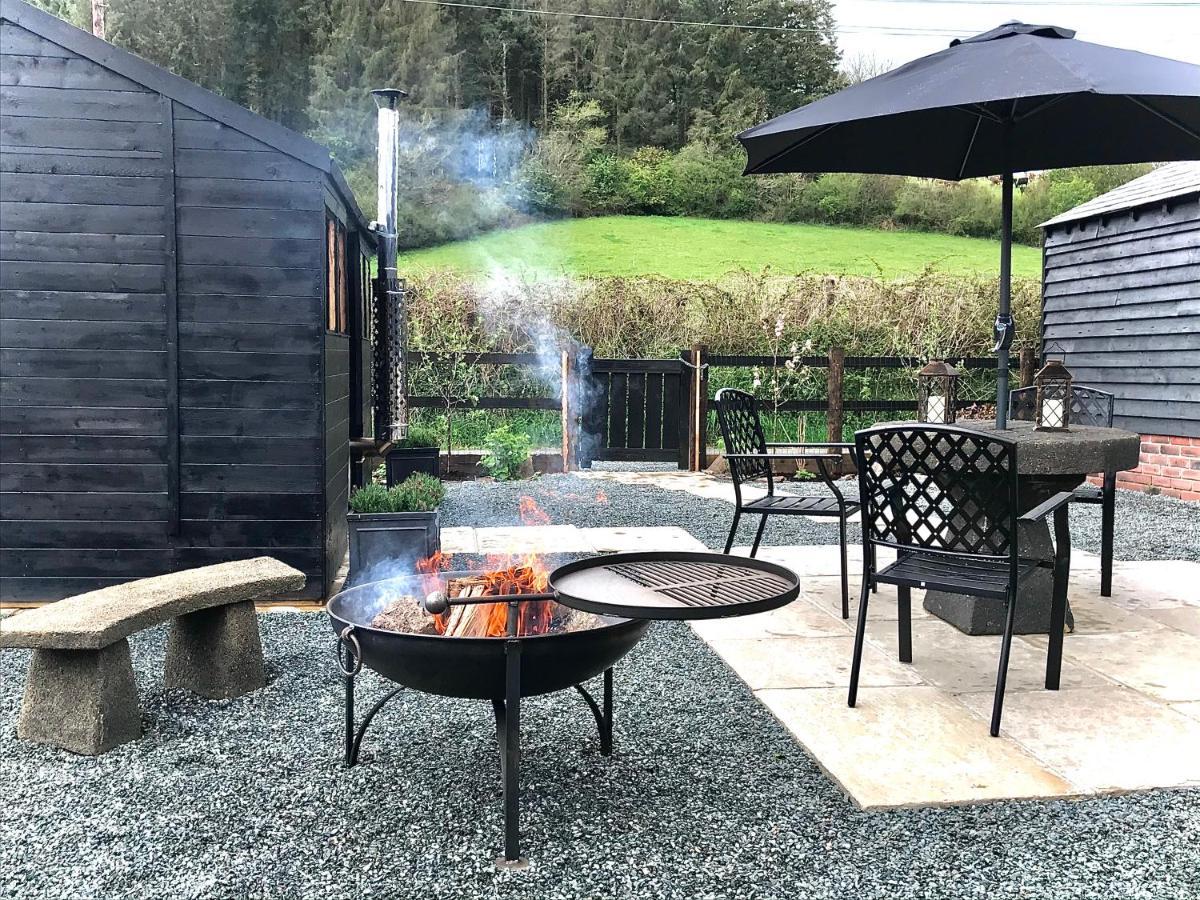 Trelaske Mill Cider Barn-With Hot Tub, Fire Pit Bbq Lewannick Екстер'єр фото